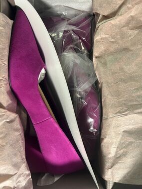 Franco Sarto Fuchsia Suede Pointed Toe racer pumps (ballet slipper style).